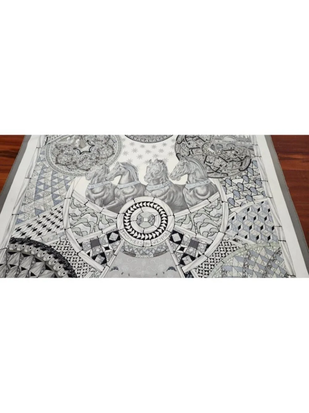 Hermès Trophées de Venise Julia Abadie 100% Silk 90 Scarf Gray Made France